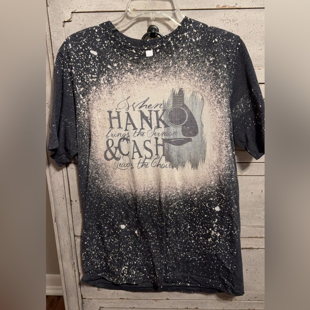 Cute country music T. NEW. Size L